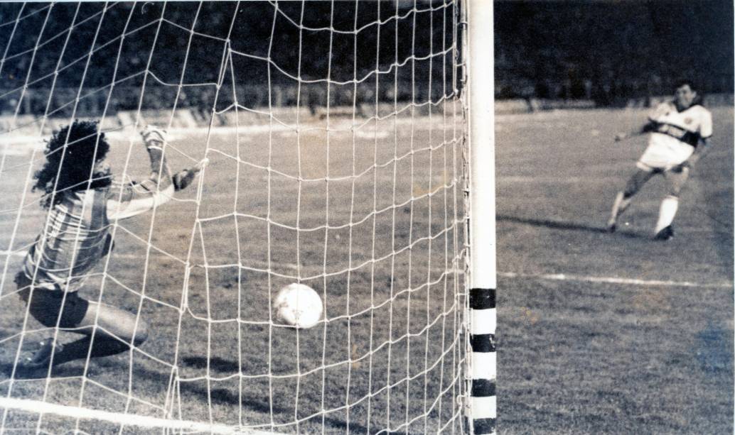 René Higuita atajó cuatro penales en la final de la Libertadores. Gran figura. FOTO HUMBERTO ARANGO GÓMEZ “JAIMAR”, EL COLOMBIANO