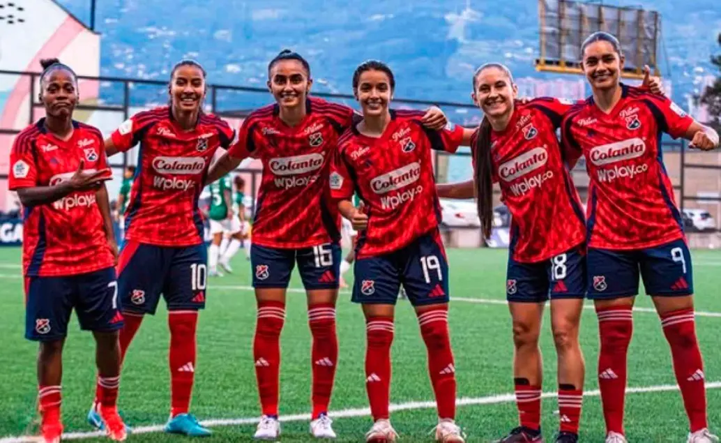 Las jugadora del DIM celebran la victoria como visitantes 2-3 ante Internacional de Palmira. FOTO CORTESÍA DIM 