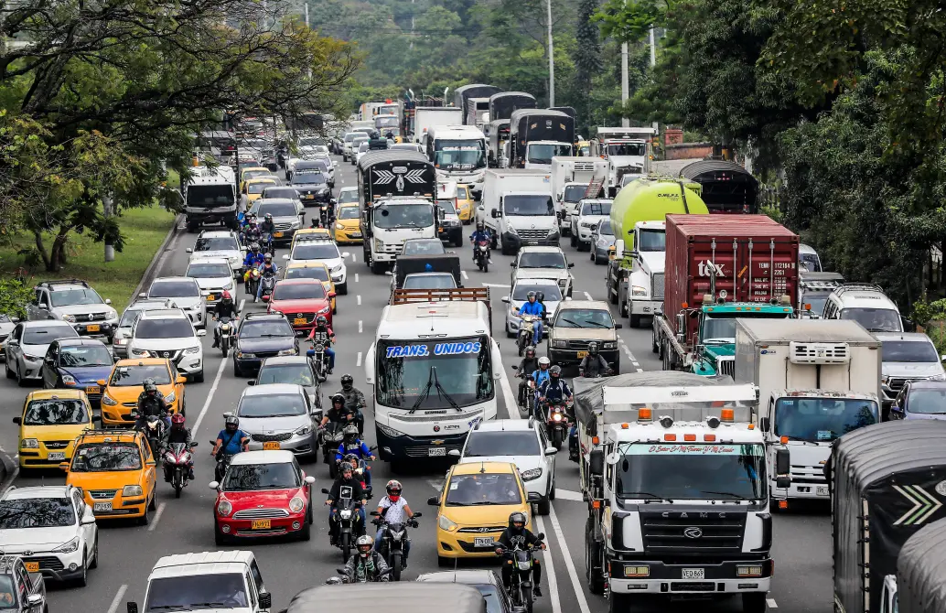 El incumplimiento de la medida de pico y placa se puede sancionar en cualquier municipio del Valle de Aburrá. FOTO: EL COLOMBIANO