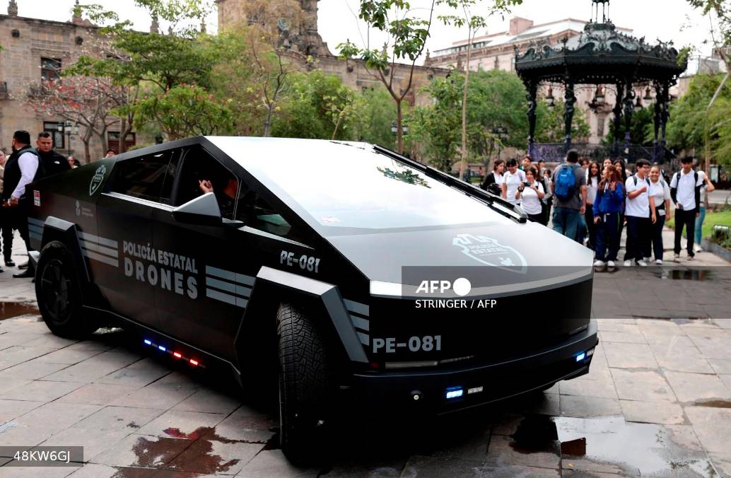 Las camionetas Cybertruck fueron presentadas a la comunidad en Jalisco, México. FOTO: AFP