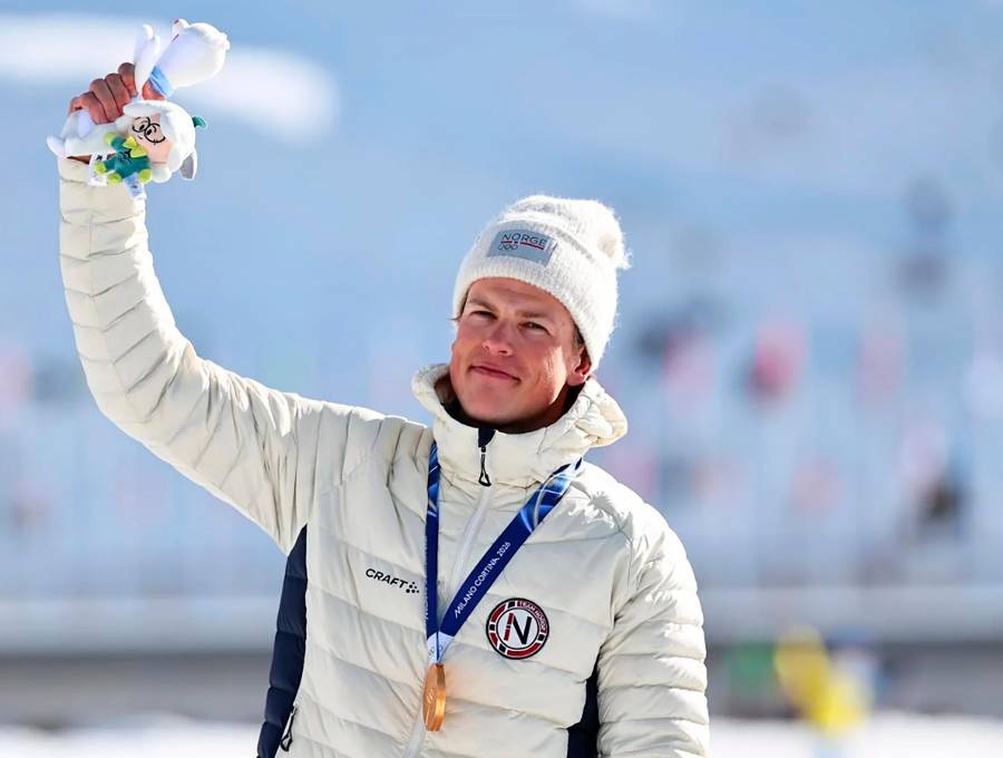 Johannes Klaebo, con nueve preseas doradas, iguala a leyendas como Katie Ledecky, Larisa Latynina, Paavo Nurmi, Mark Spitz y Carl Lewis; solo Michael Phelps lo supera en oros olímpicos. <span class="mln_uppercase_mln">FOTO</span> <b><span class="mln_uppercase_mln">juegos de invierno</span></b>