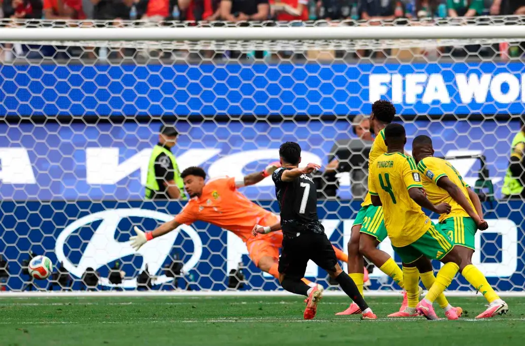 La selección anfitriona de Canadá fue la primera en confirmarse en la siguiente ronda, los octavos de final del Mundial de Norteamérica 2026. FOTO TOMADAX@FIFAcom