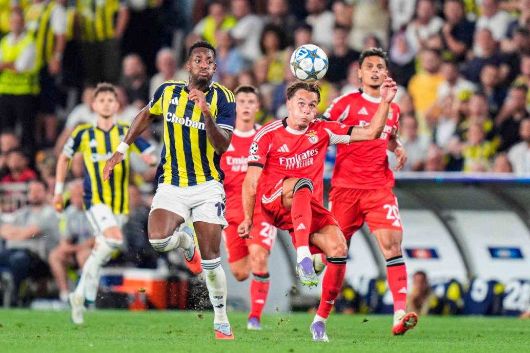 Los antioqueños Richard Ríos con Benfica y Jhon Jáder Durán con Fenerbache fueron titulares en el duelo de play off de Champions League. FOTO GETTY 