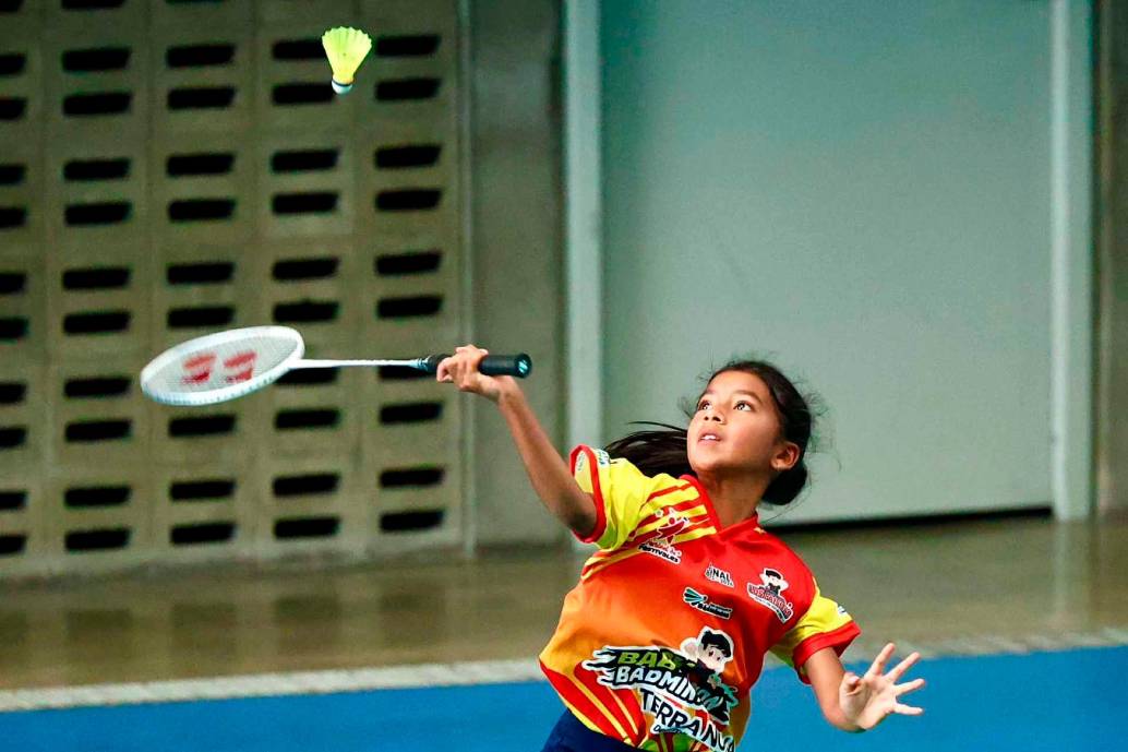 La pequeña Danna Isabella Núñez, una deportista venezolana que se roba las miradas en el badminton del Festival de Festivales. FOTOS CORTESÍA 
