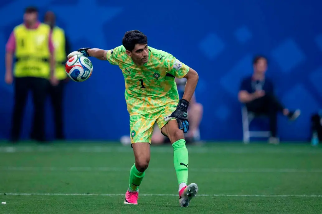 El arquero Yassine Bounou de Marruecos es la figura del duelo que se disputa en Boston, además de tapar un penal, ha evitado otras acciones de peligro sobre su arco.FOTO GETTY 
