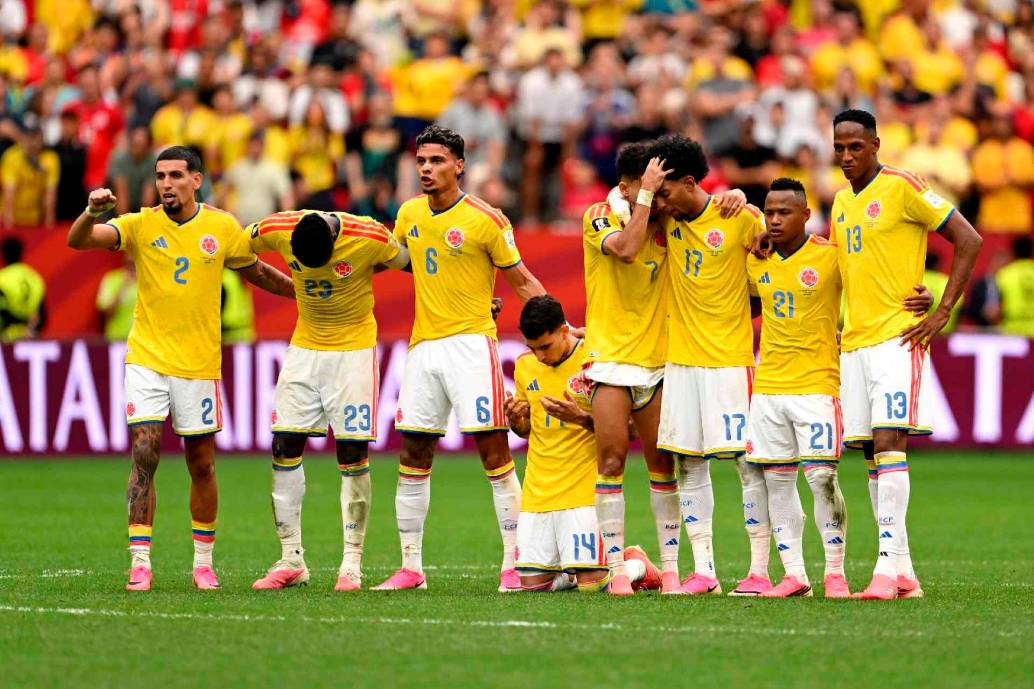 Los jugadores durante la serie de penales ante Suiza en la definición del paso a los cuartos de lugar del Mundial de Norteamérica. FOTO GETTY 