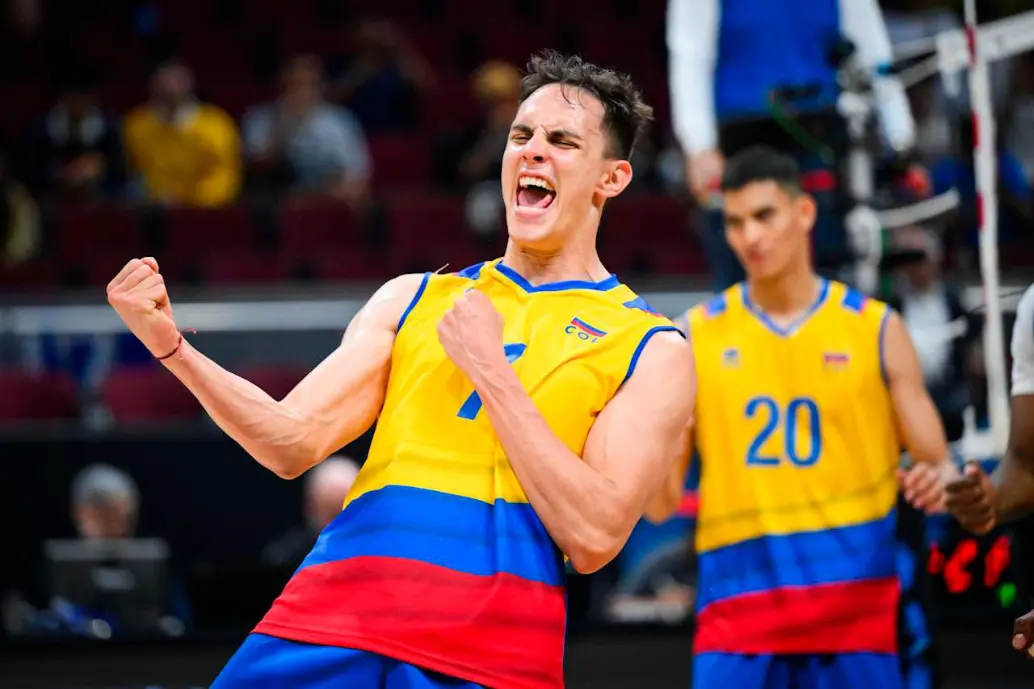 Andrés Piza celebra uno de los puntos logrados con Colombia en el Mundial de Filipinas. FOTO CORTESÍA Volleyball World