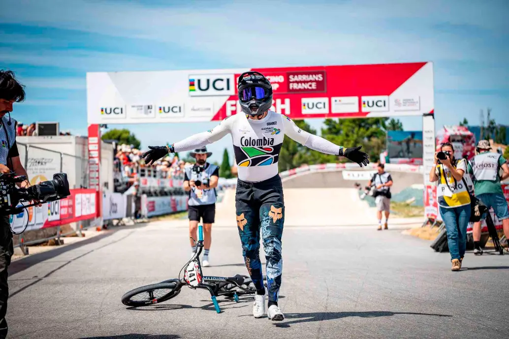 Aspi celebró el antioqueño Diego Arboleda su triunfo en Francia, para seguir con un año de resultados positivos. FOTO CORTESÍA Juan Felipe Duque
