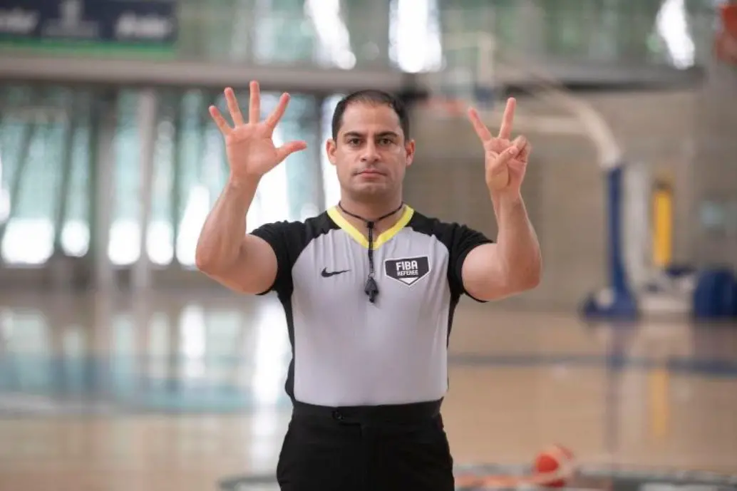 Carlos Vélez el árbitro antioqueño que es juez Fiba Internacional, dejando en alto el nombre de Yarumal, Antioquia y Colombia en el mundo. FOTO ESNEYDER GUTIÉRREZ 
