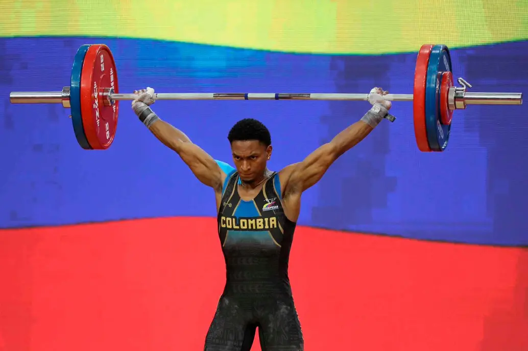 El antioqueño Héctor Viveros respondió a su favoritismo con oro en el levantamiento de pesas, en la primera jornada de los Juegos Bolivarianos de Ayacucho, Perú. FOTO CORTESÍA COC