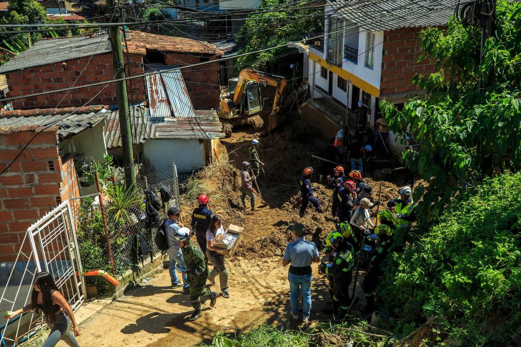 Las autoridades y organismos de socorro mantienen las labores de limpieza y monitoreo en la zona afectada. FOTOS Camilo Suárez