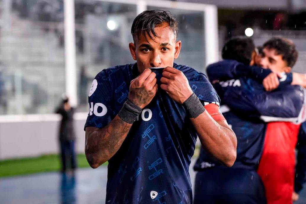 Sebastián Villa, delantero colombiano que milita en Independiente Rivadavia de Mendoza, ha sido figura con ese equipo y se menciona que podría ser llamado a la Selección Colombia. FOTO GETTY 