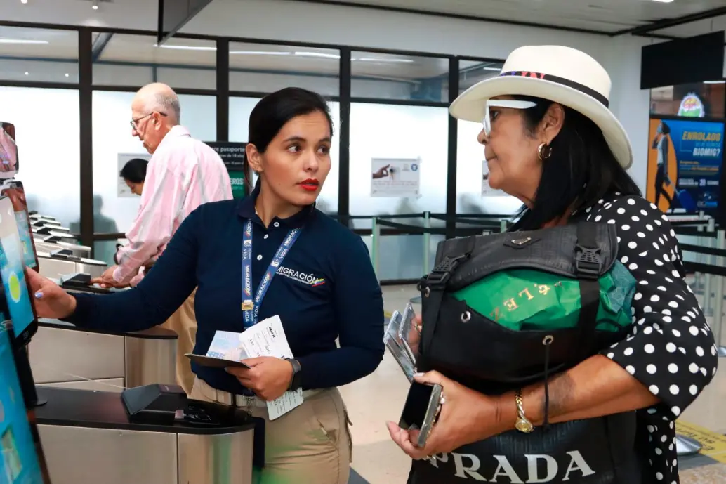 Solo el 20% de viajeros del José María Córdova utiliza el sistema Biomig. FOTOS Cortesía Migración Colombia