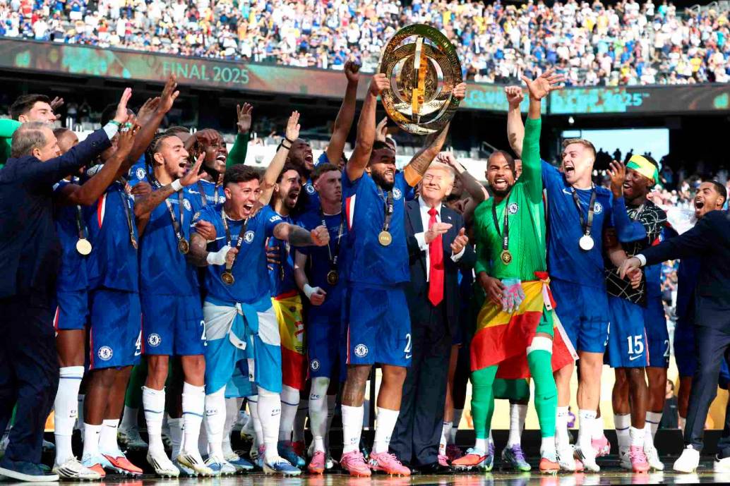 El Chelsea celebra el título del Mundial de Clubes, tras su victoria 3-0 ante el PSG. FOTO AFP