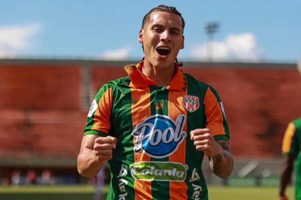 El volante nacido en Bello, Édison López es al capitán del Envigado, el cuadro naranja empieza este lunes 25 de mayo el camino por el título ante Real Cartagene. FOTO MANUEL SALDARRIAGA 