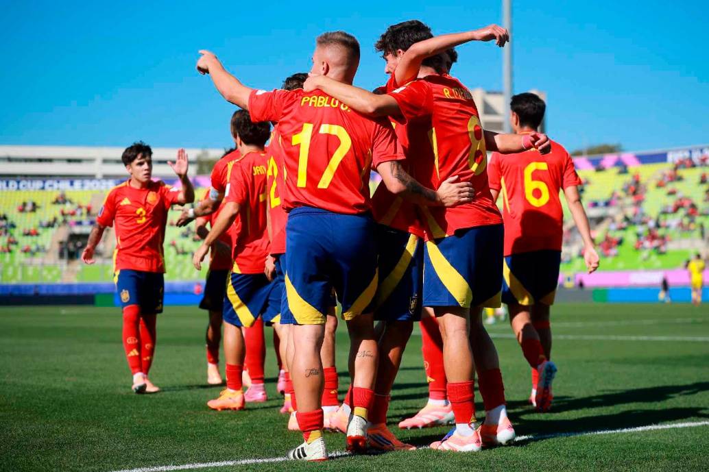La Selección de España, que venció 1-0 a Ucrania, espera por Colombia o Nigeria en los cuartos de final del Mundial Sub-20 que se disputa en Chile. FOTO: Getty
