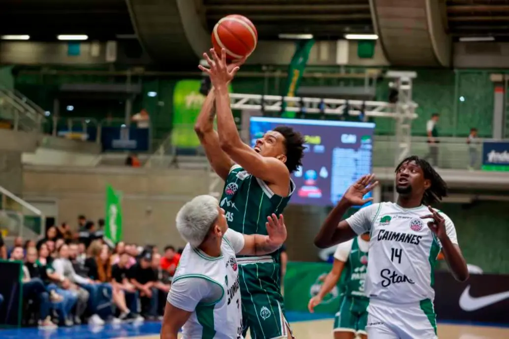 El colombiano Luis Almanza ha sido el mejor de Paisas en el arranque de la Champions en los dos duelos que ha disputado el equipo de Daniel Seoane. FOTO MANUEL SALDARRIAGA 