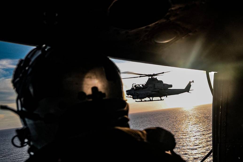 Estados Unidos desplegó helicópteros de combate en un ejercicio de fuego real en el mar Caribe. FOTO: CORTESÍA @Southcom.