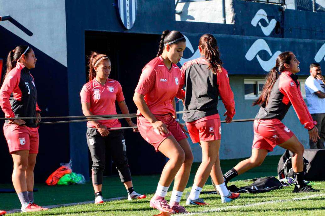 Liz Katherine Osorio que pasó por Atlético Nacional, es una de las jugadoras que llegaron como refuerzo a Santa Fe para la Copa Libertadores Femenina en Argentina. FOTO CORTESÍA SANTA FE