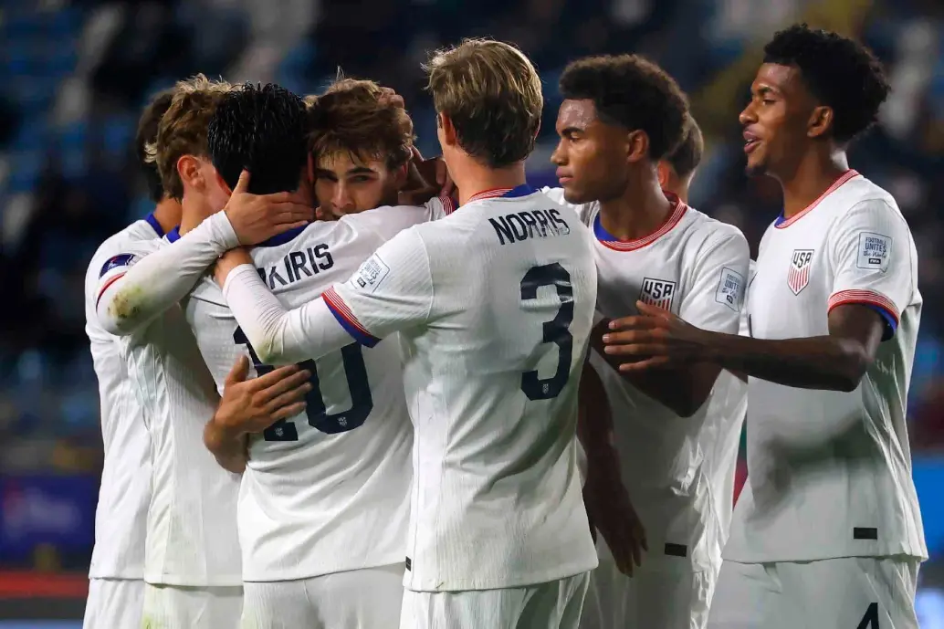 Los jugadores de la selección de Estados Unidos celebran la goleada 9-1 que le propinaron a Nueva Caledonia. FOTO: Getty