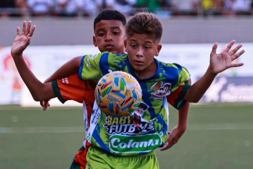 Con los encuentros en el Babyfútbol Colanta y los partidos en disciplinas como baloncesto, voleibol y bádminton arranca este sábado el Festival de Festivales. FOTO MANUEL SALDARRIAGA 