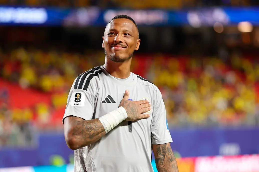 El arquero Eloy Victor Room de 37 años, se convirtió en el Jugador del Partido ante Ecuador, y sus atajadas entraron en la historia de los Mundiales. FOTO TOMADAX @FIFAcom