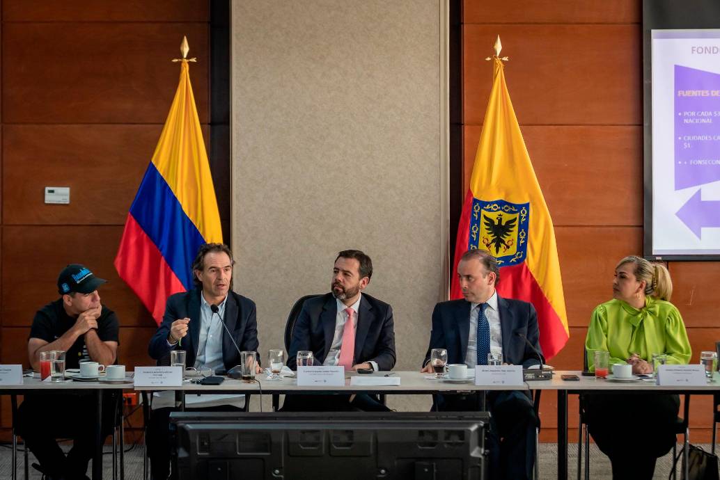 El alcalde Federico Gutiérrez estuvo este lunes en la reunión de los 32 mandatarios de ciudades capitales. FOTO Tomada de @alejoeder