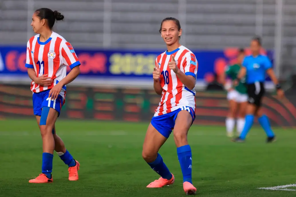 Claudia Martínez (izq.) y Lice Chamorro (Der.) dejaron a la selección paraguaya como máxima líder y principal rival de las colombianas. Foto: GETTY