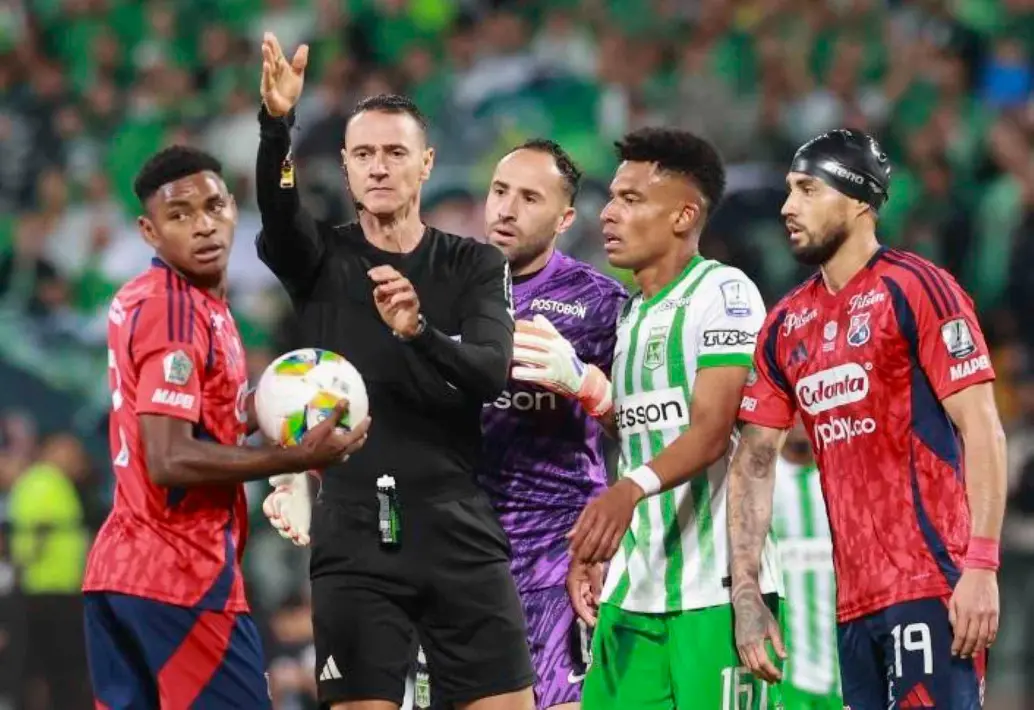 El juez Wílmar Roldán fue designado como central para el duelo de vuelta en la final de la Copa Betplay entre DIM y Atlético Nacional. FOTO MANUEL SALDARRIAGA