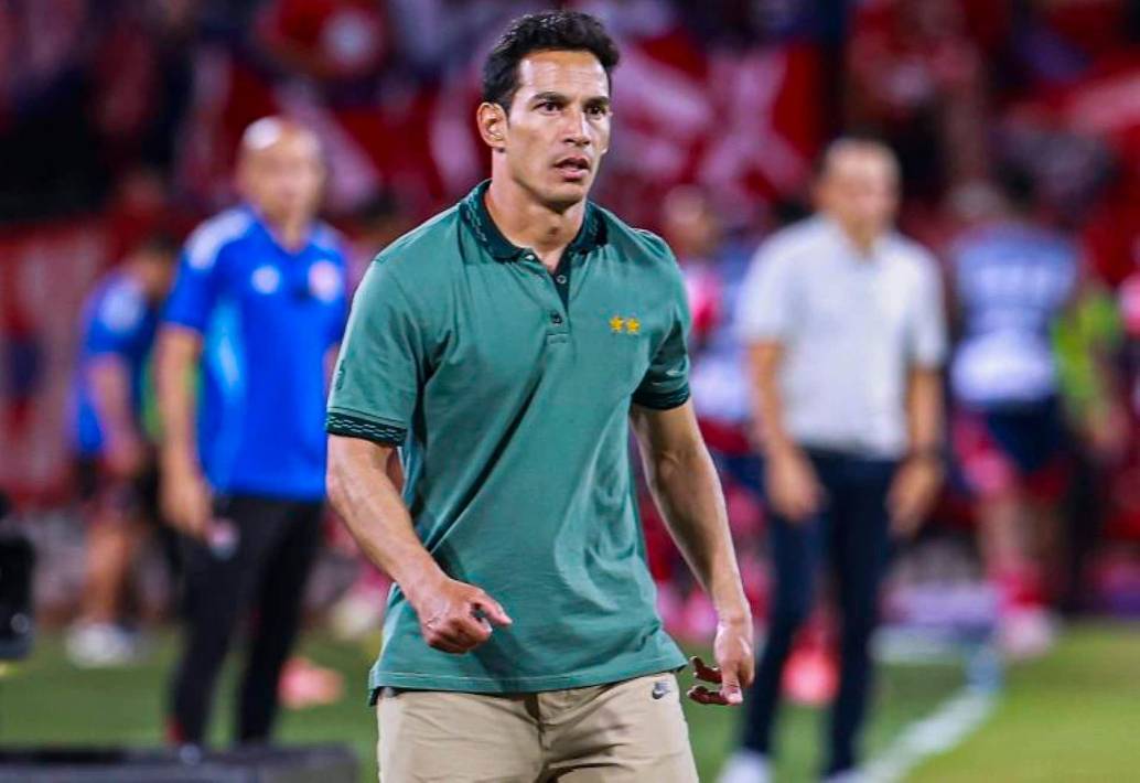 El técnico Diego Arias está en el ojo del huracán por las dos derrotas en el semestre de Atlético Nacional ante Millonarios, los hinchas piden que no siga. FOTO MANUEL SALDARRIAGA 