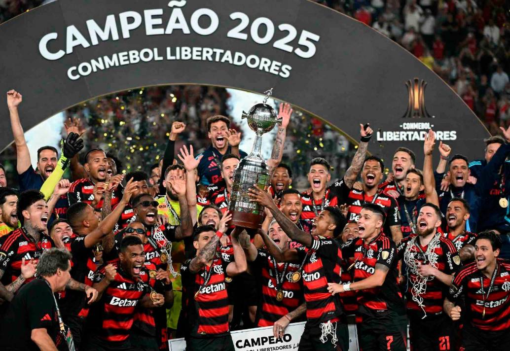 Flamengo celebra su cuarto título en la Copa Libertadores, y es el primer club brasileño en alcanzar esa cifra. FOTO AFP