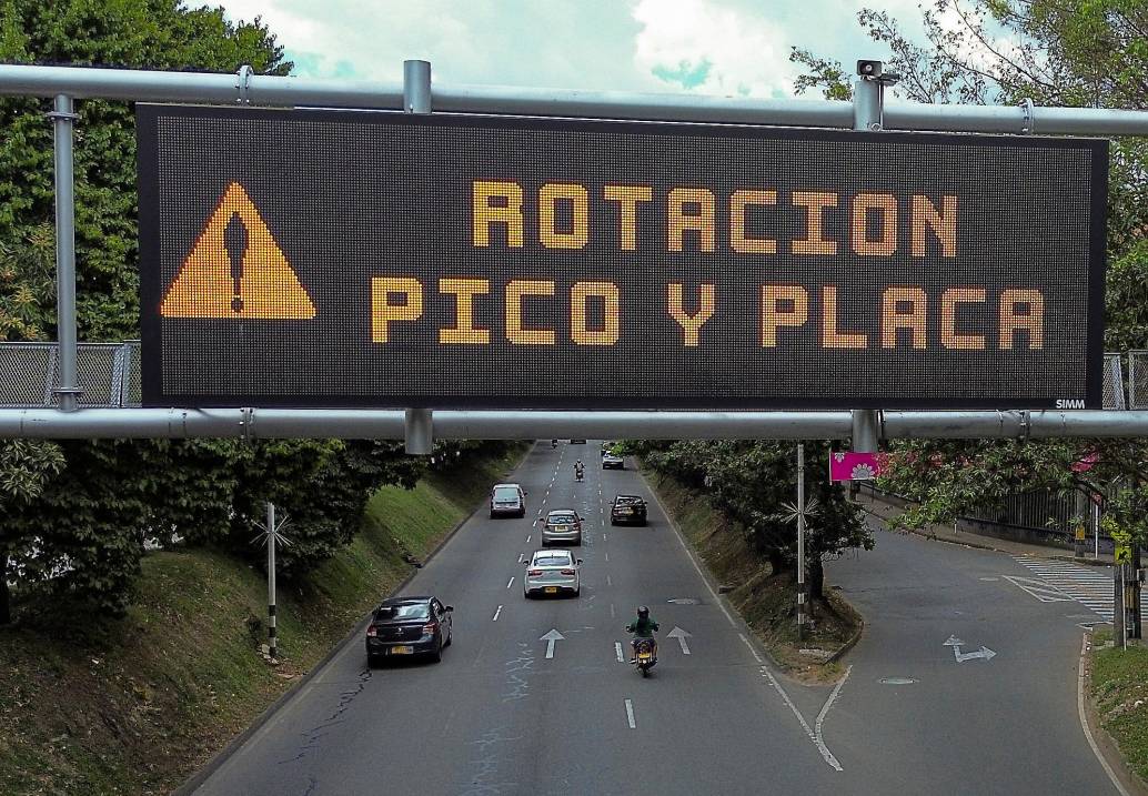 Las sanciones por incumplir el pico y placa se pueden imponer en cualquier municipio del Valle de Aburrá. FOTO: Manuel Saldarriaga