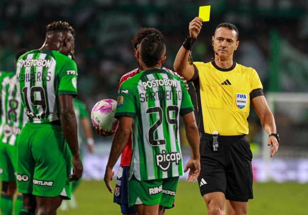 El árbitro antioqueño Wílmar Roldán fue designado como central para el clásico paisa de este jueves. FOTO MANUEL SALDARRIAGA 