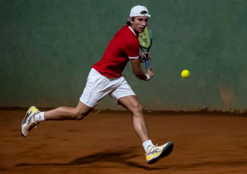 Miguel Tobón en acción, el antioqueño se luce en España en un torneo Challenger de Mallorca. FOTO EC