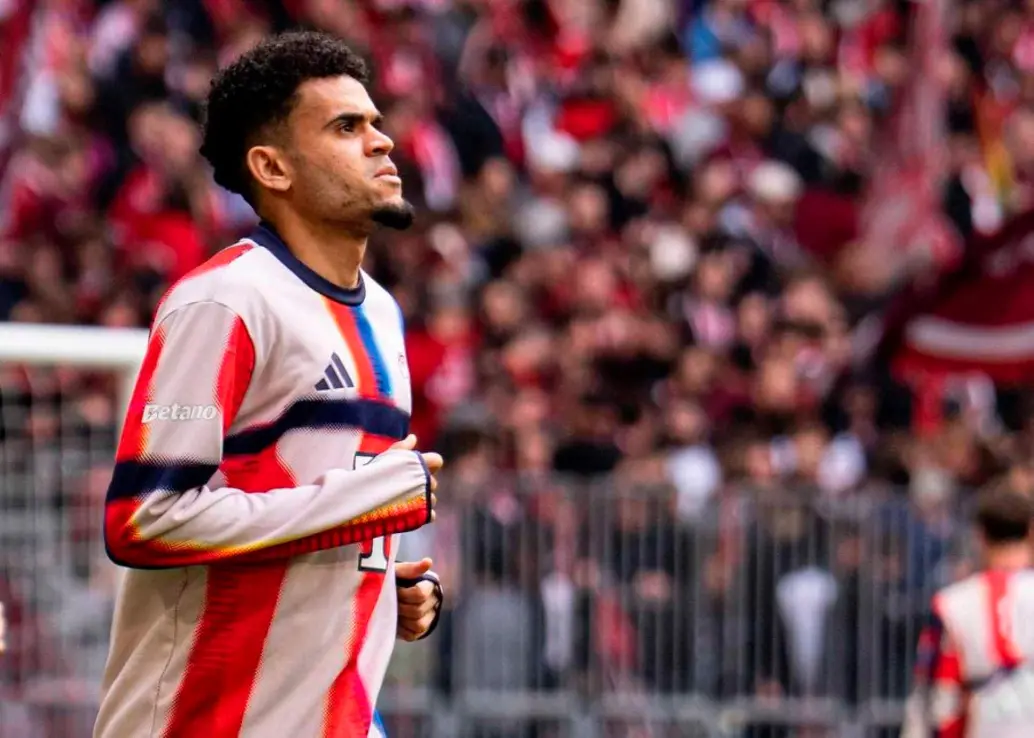 El colombiano Luis Fernando Díaz es titular con el Bayern Múnich para el duelo por la fecha 30 ante Stuttgar, que podría consagrarlos como campeón anticipado de la Bundesliga. FOTO TOMADA X@FCBayern