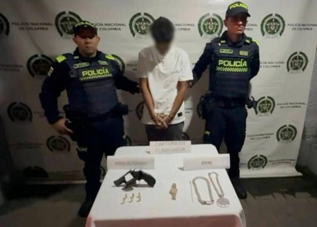 El hombre, de 25 años, fue capturado en flagrancia tras, presuntamente, cometer el hurto al extranjero. FOTOS Cortesía Meval