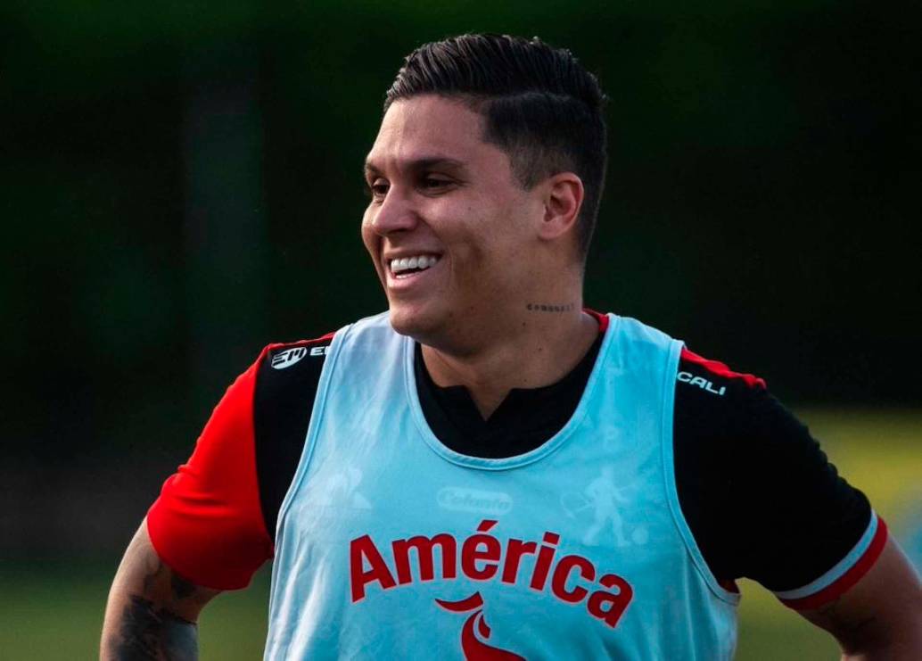 El antioqueño Juan Fernando Quintero lidera el cuadro americano que, en la noche de este miércoles, buscará una victoria ante Huracán, por la quinta fecha del Grupo C de la Copa Sudamericana. FOTO: Tomada de X @AmericadeCali