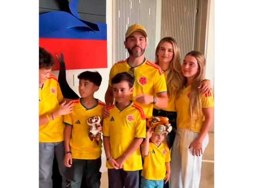 El candidato a la presidencia de Colombia, Abelardo de la Espriella, junto a su familia en el video en el que invitaba a los colombianos a salir a votar. FOTO PANTALLAZO 