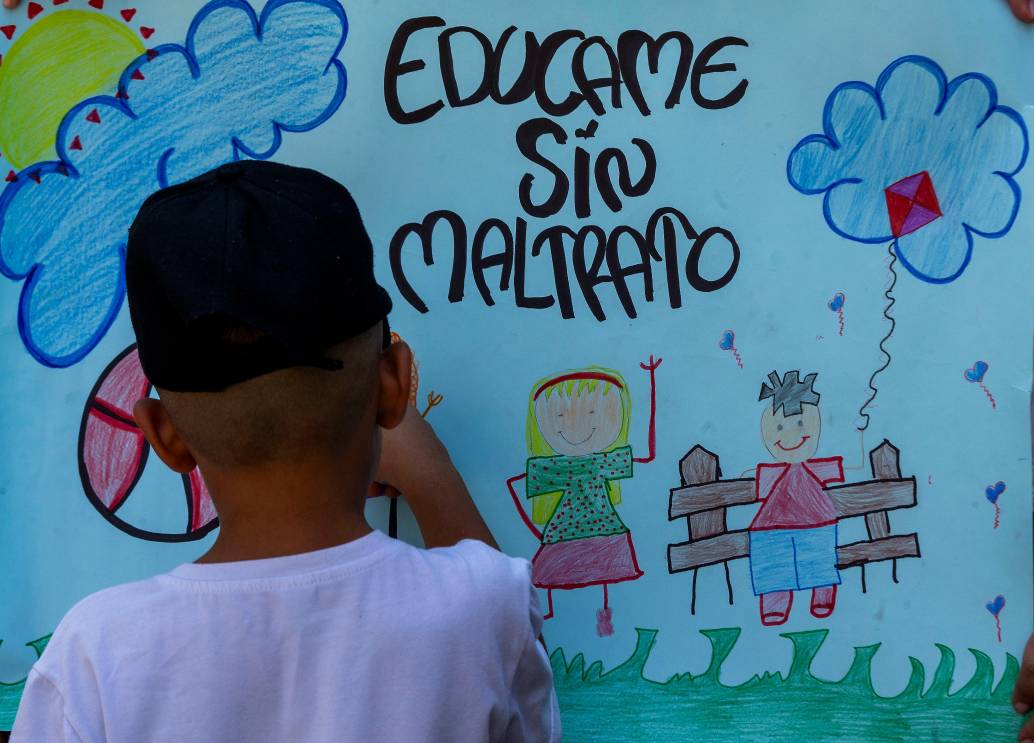 Uno de los mayores retos, según los expertos, es promover acciones de pedagogía y sensibilización para que las familias sean conscientes de la importancia de criar sin violencia. FOTO Julio César Herrera