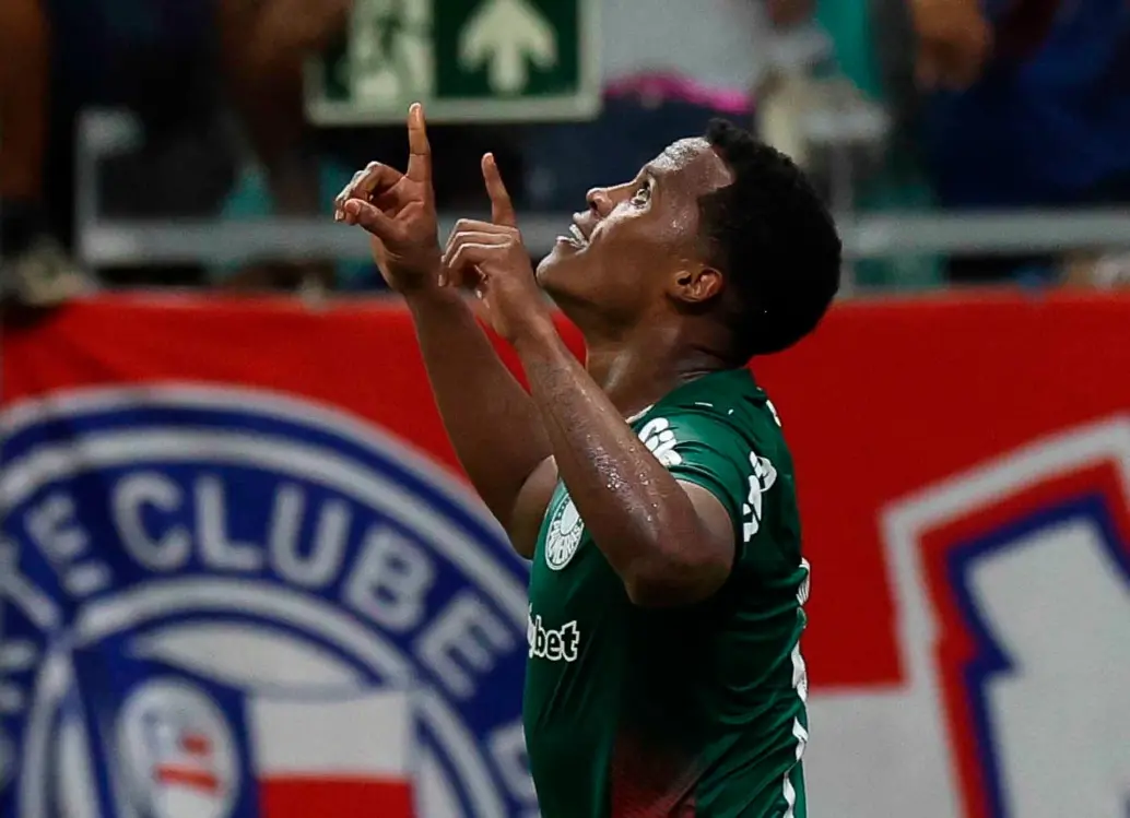 El colombiano celebra el tanto ante Bahía con el cual, Palmeiras abrió el camino de la victoria como visitante, para mantenerse en la parte alta de la tabla. FOTO: Tomada de X @Palmeiras