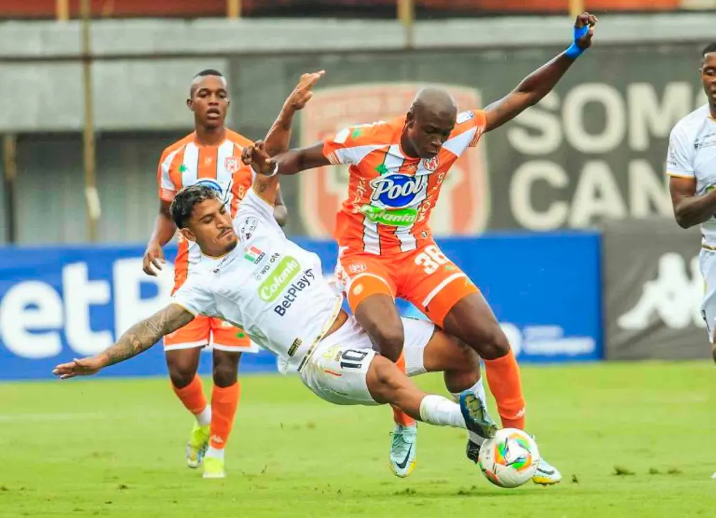 16 equipos de fútbol colombiano, entre los que se mencionan a Águilas Doradas y Envigado FC, serían sancionados por la SIC. FOTO CAMILO SUÁREZ 