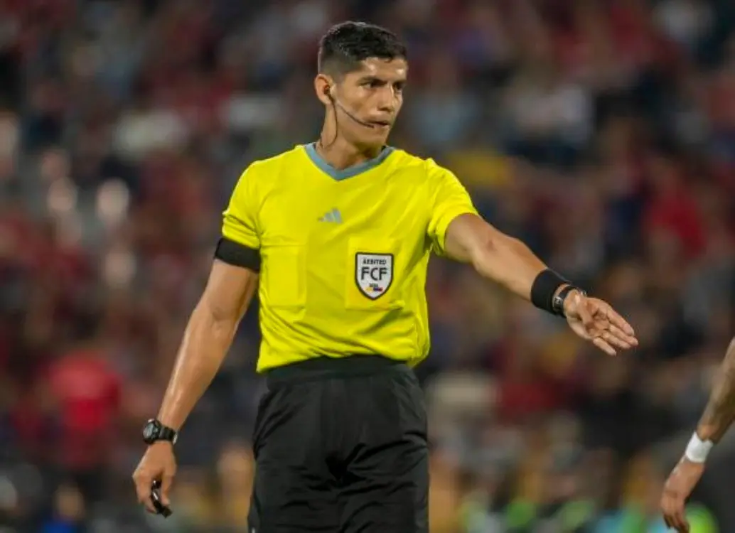 El central José Ortiz de Norte de Santander está en el ojo del huracán por las fallas arbitrales que presentó en el duelo entre Junior y Deportivo Cali en el Romelio Martínez de Barranquilla. FOTO JUAN ANTONIO SÁNCHEZ 