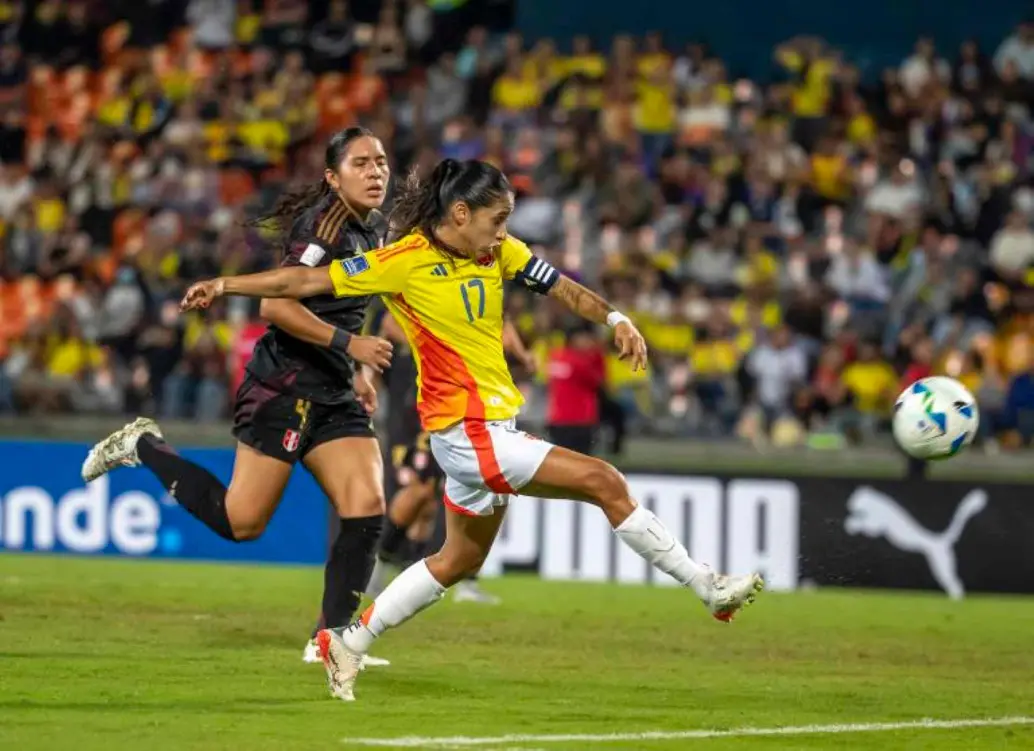 La defensora Carolina Arias, que es una de las capitanas de la Selección Colombia femenina, será titular ante Argentina por la Liga de Naciones Femenina. FOTO JUAN ANTONIO SÁNCHEZ 