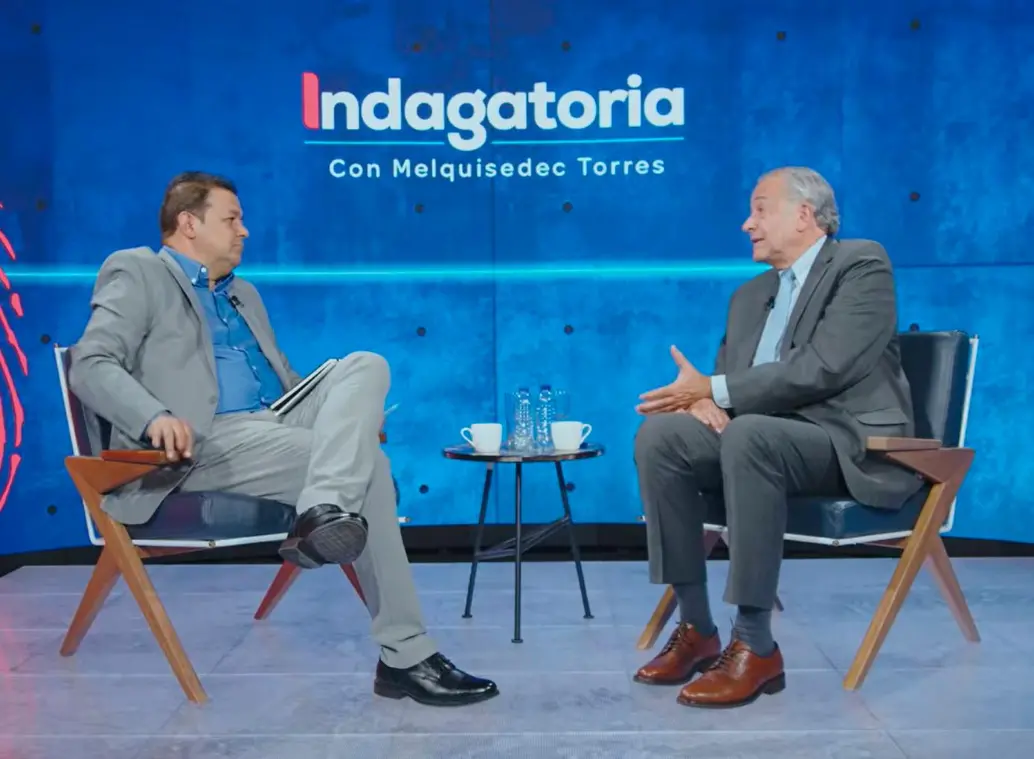 Melquisedec Torres, columnista de EL COLOMBIANO, entrevistó al general (r) Óscar Naranjo. IMAGEN TOMADA DE VIDEO.