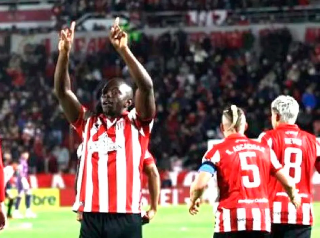 Edwuin Cetré celebra su gol ante Carabobo por la Copa Libertadores y le dedica el tanto a Juan Ramón Verón, quien falleció este martes en Argentina. FOTO: Tomada de X @Libertadores