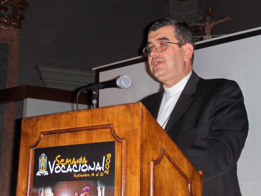 Monseñor Víctor Manuel Ochoa Cadavid fue obispo auxiliar de Medellín y obispo castrense. FOTO EL COLOMBIANO