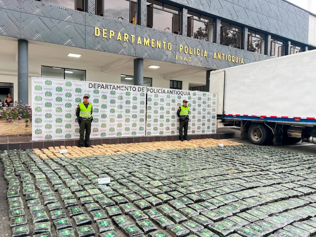 El conductor del camión también fue capturado y puesto a disposición de las autoridades competentes. FOTO Cortesía Policía Antioquia