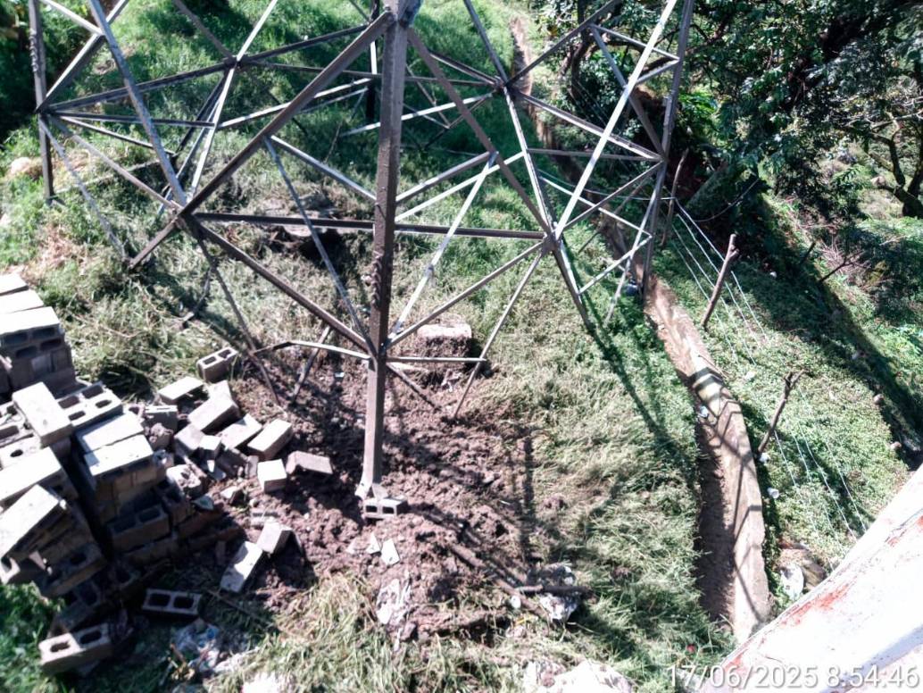 El alcalde Federico Gutiérrez aseguró que el artefacto explosivo fue detonado en la mañana de este martes. FOTO Cortesía Denuncias Antioquia
