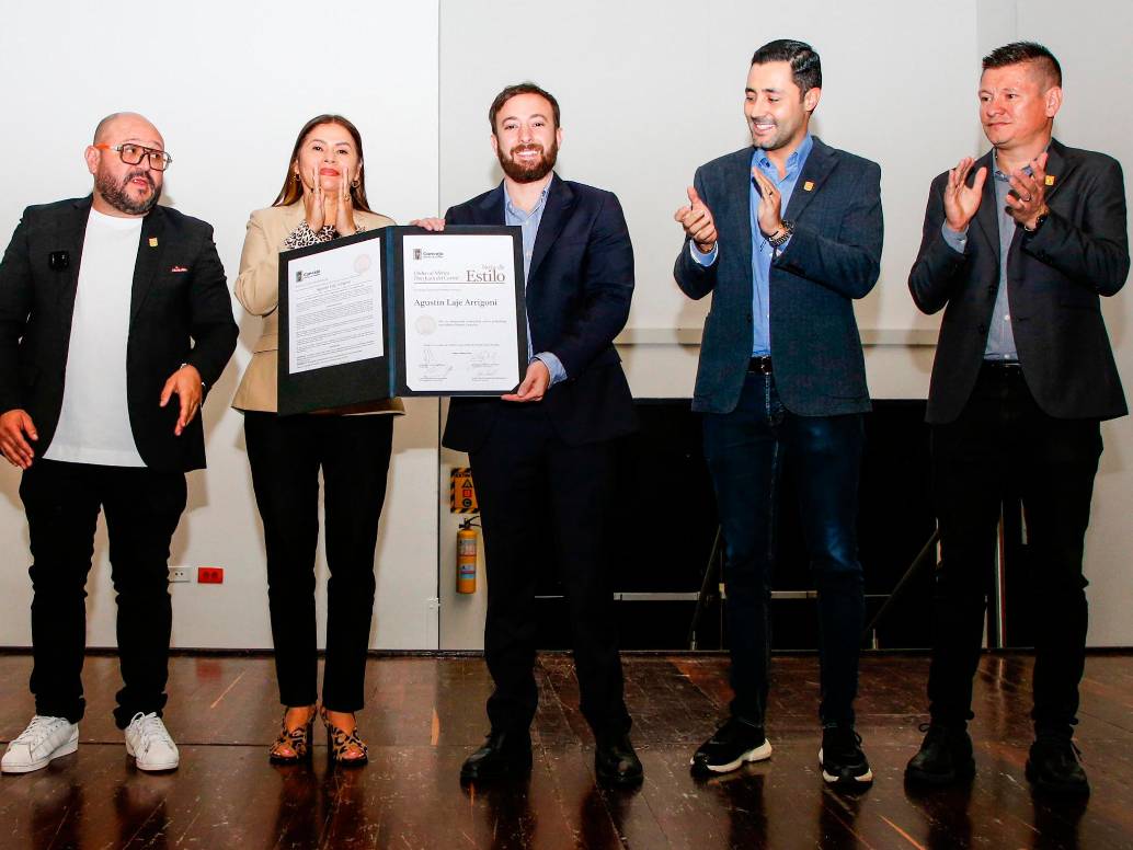 De izquierda a derecha: Andrés Rodríguez, Leticia Orrego, Agustín Laje, Sebastián López y Brisvani Arenas. FOTO Tomada de @elarmadilloco