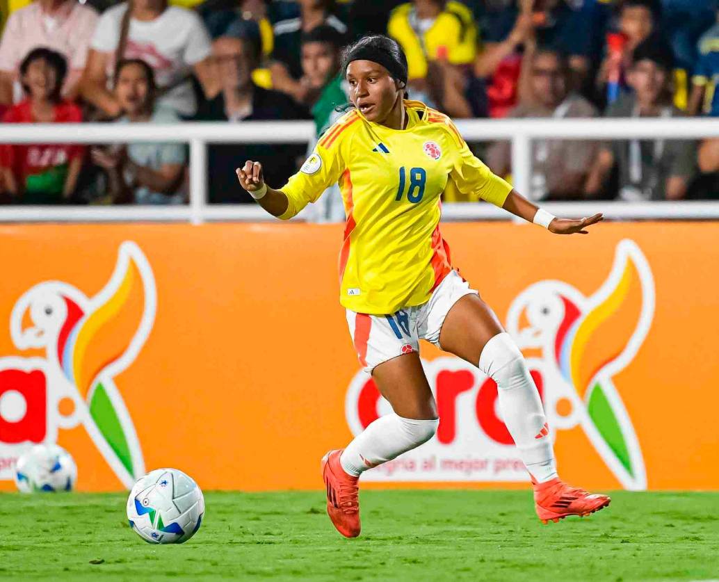 La joven Maura Henao, con tan solo 14 años, es una de las jugadoras destacadas de Colombia en el Sudamericano. FOTO FCF